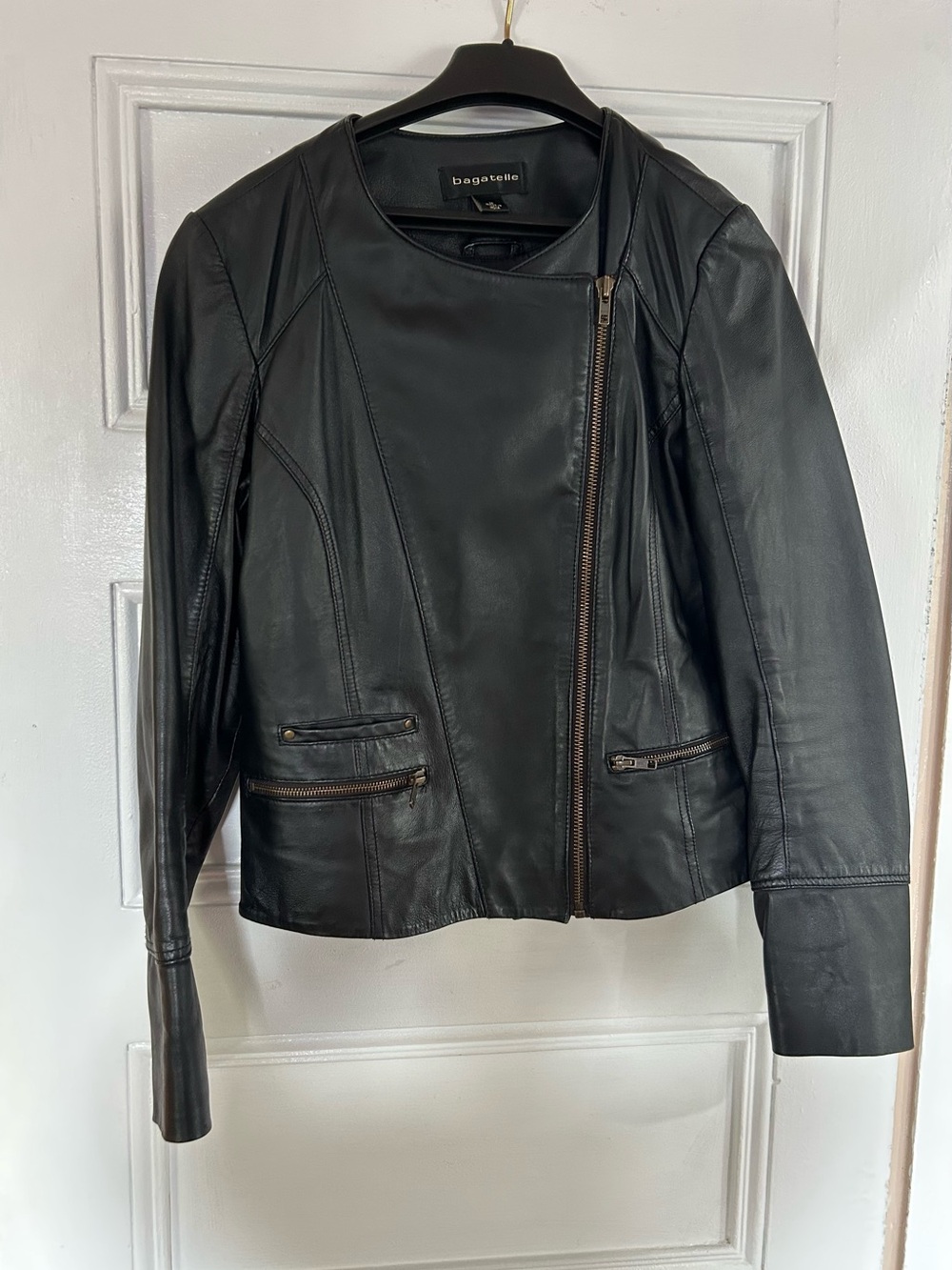 Bagatelle Women’s Black  Genuine Leather Moto Jacket with Angled Zip. Size M